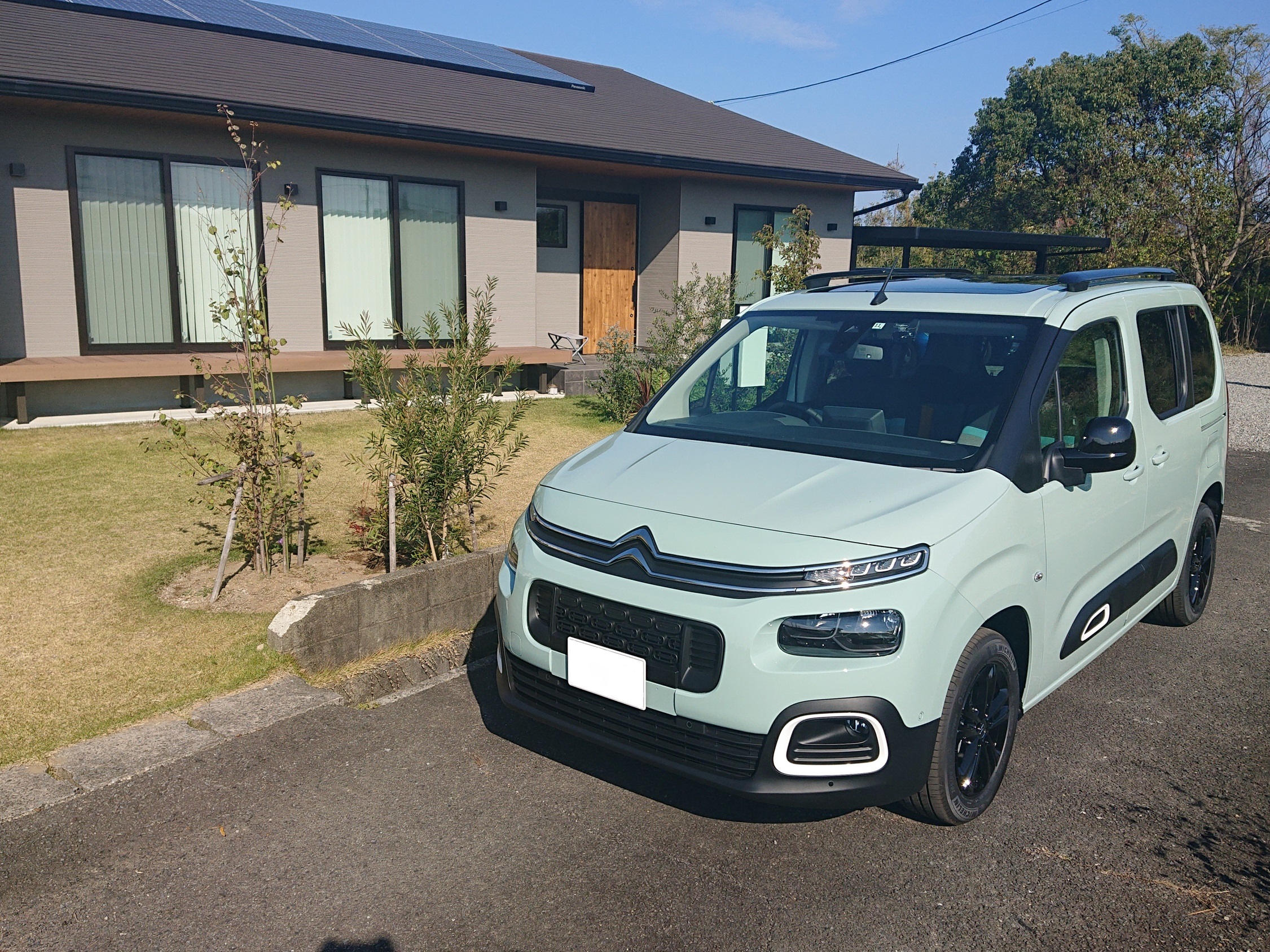 アクアグリーンのベルランゴ（もはや希少）ご納車