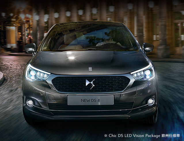 DS4 CROSSBACK　到着しております♪