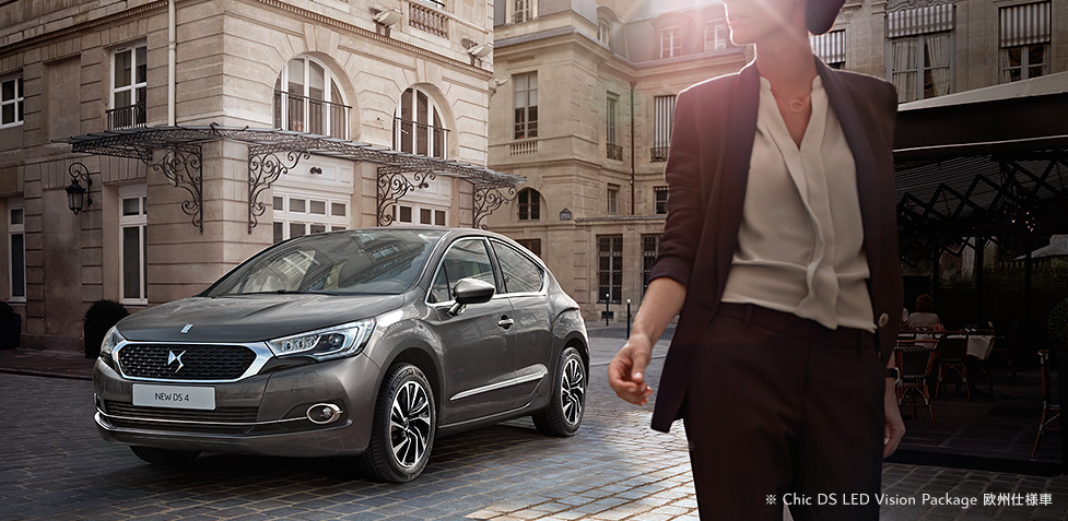 DS4 CROSSBACK　到着しております♪