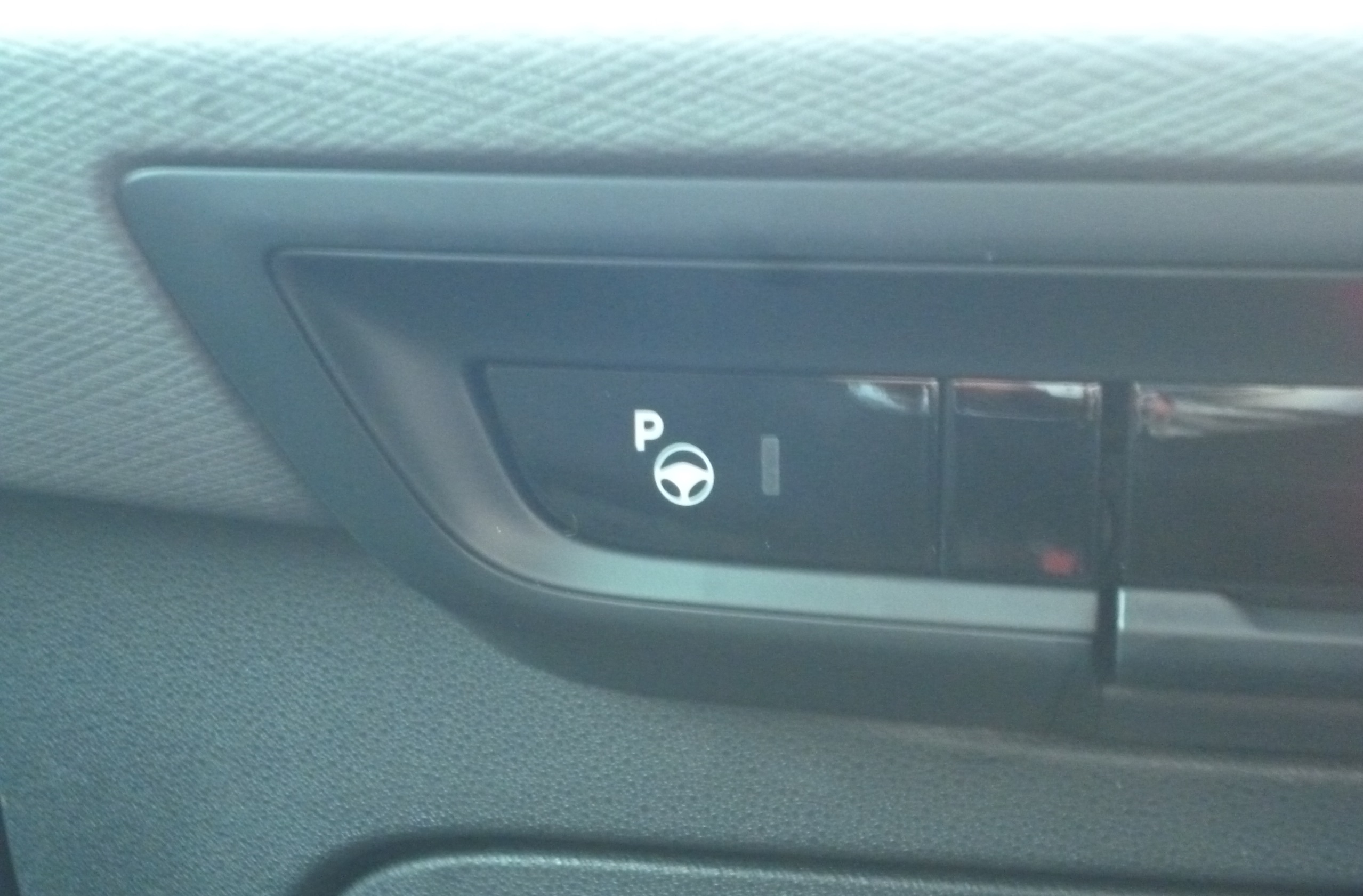 今更ですが、C4ピカソっていい車ですよね