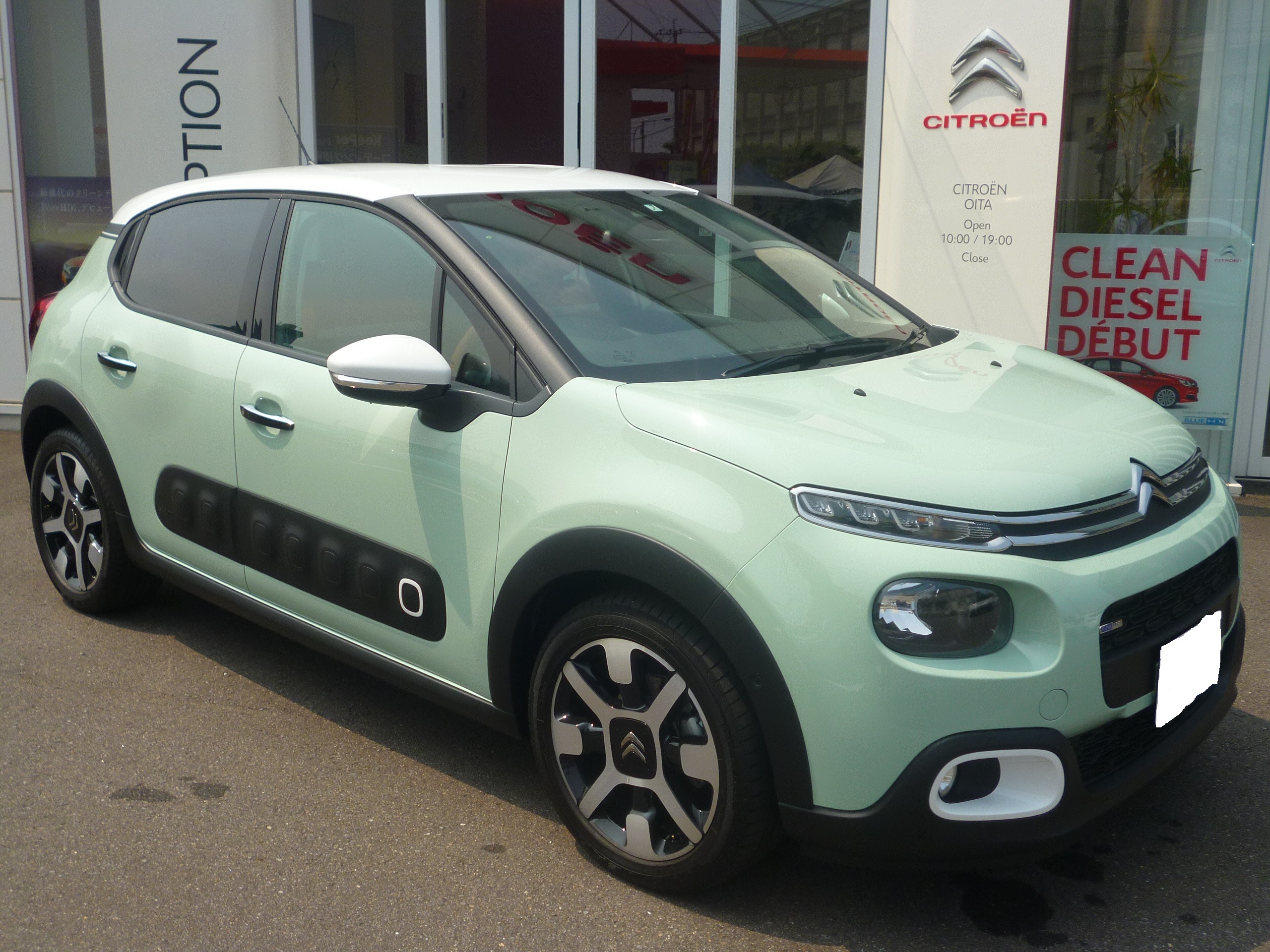 New C3 FEEL　試乗車ご用意しております。