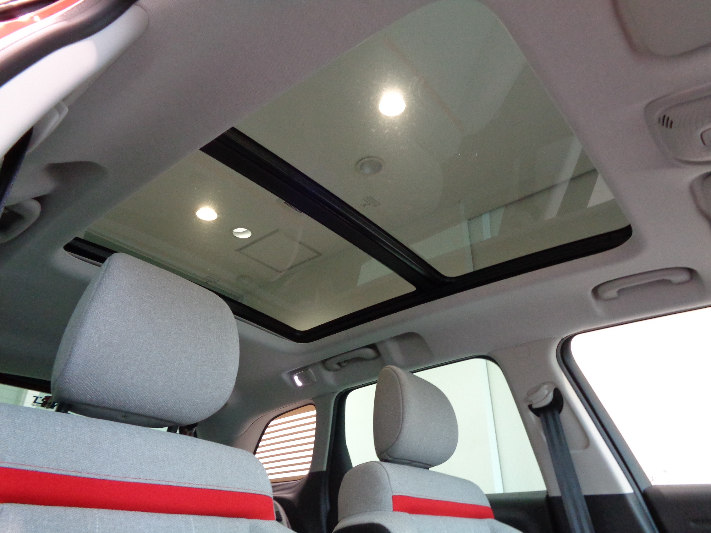 お待たせしました。C3 AIRCROSS、試乗車、到着。