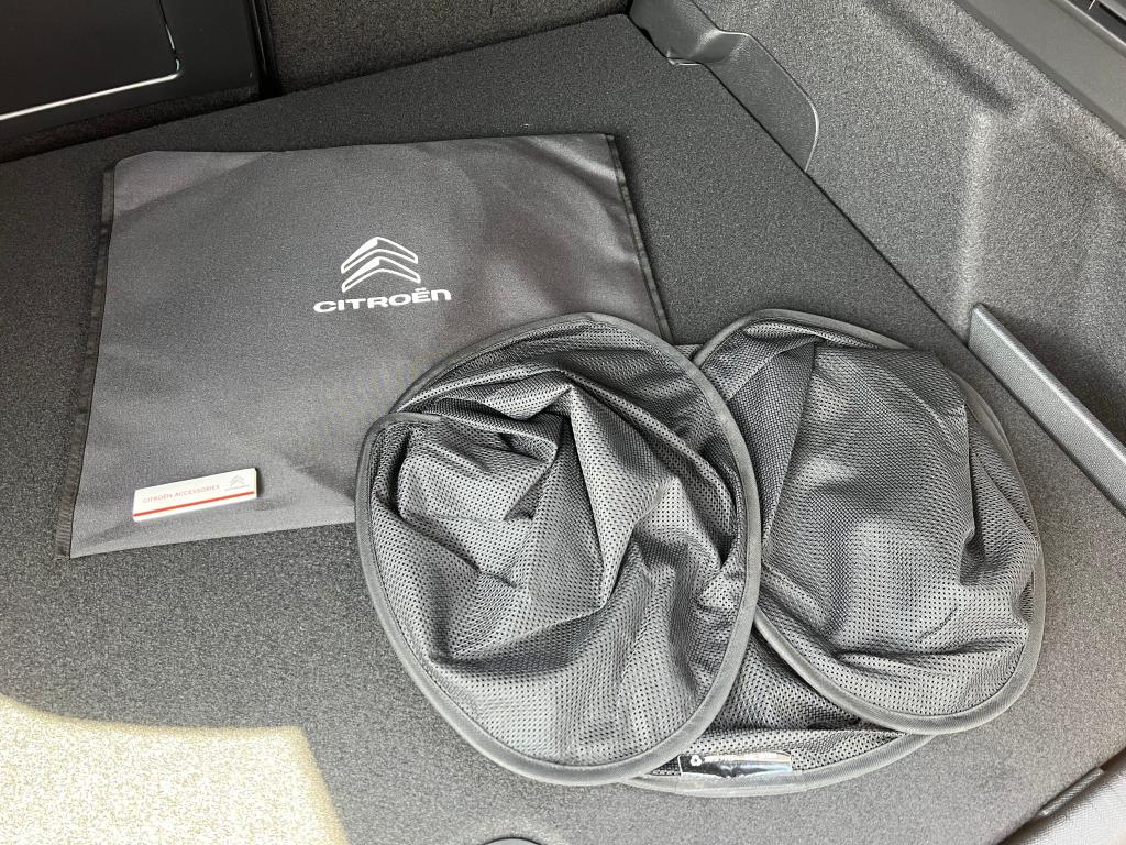 New C4 「リアゲートウィンドウサンシェード」ご紹介